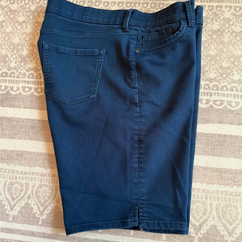 Liz Claiborne Women’s Navy Jean Shorts - Picture 4 of 5